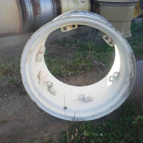432847 | 16" x 26" | 5 3/4" & 9 5/8" Offset | Rear Z Flange Rim | New Holland T4020 T4030 T4030F T4040 T4040F T4050 T4050F T5040 T5050 T5060 T5070 TN55 TN55D TN55S TN60A TN60DA TN60SA TN65 TN65D TN65S TN70 TN70A TN70DA TN70SA TN75 TN75A |  | 5185661