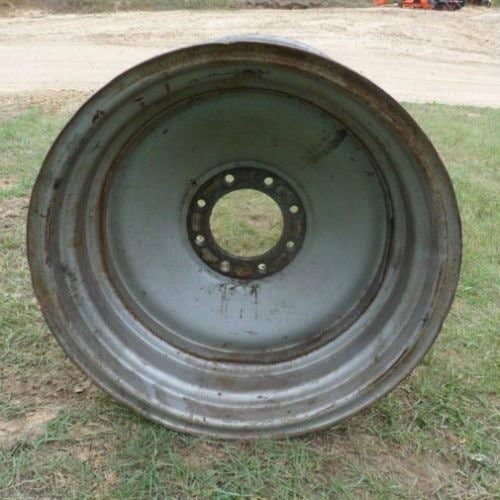 431838 | 20" x 26" | 8 7/8" & 11 3/4" Offset | 8 Bolt Rim | Massey Ferguson 550 |  | 268544M92