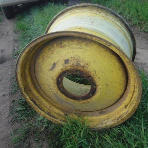 433942 | 20"x 30" | 2 1/5" Offset | 9 Bolt Rim | John Deere 8430 8630 |  | AR52265