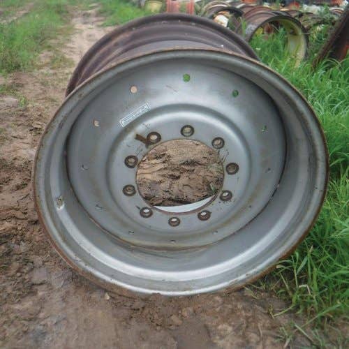 433946 | 21"x 32" | 4 1/2" & 17" Offset | 10 Bolt Rim | Gleaner N5 N6 N7 R5 R6 R7 R40 R42 R50 R52 R62 R72 | White 2500 2600 |  | 71361405