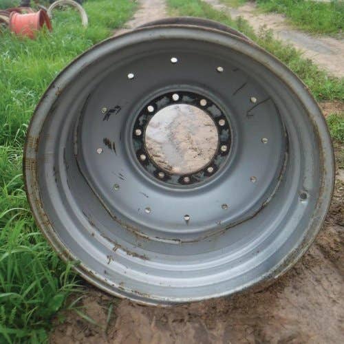 433946 | 21"x 32" | 4 1/2" & 17" Offset | 10 Bolt Rim | Gleaner N5 N6 N7 R5 R6 R7 R40 R42 R50 R52 R62 R72 | White 2500 2600 |  | 71361405