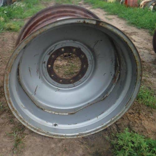433945 | 21"x 32" | 8" & 13 1/2" Offset | 10 Bolt Rim | Gleaner L2 L3 M2 M3 N5 N6 R5 R6 R40 R42 R50 R52 R62 R72 | White 2600 |  | 71361407