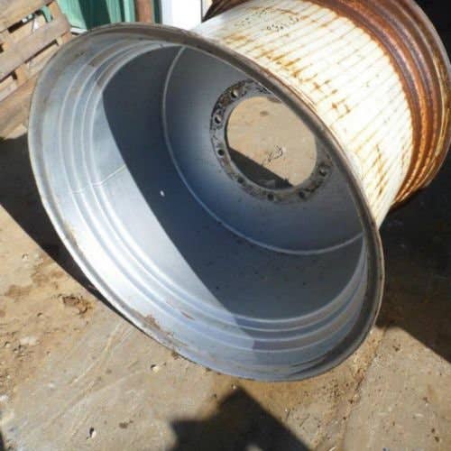 430650 | 27" X 32" 10 Bolt Rim | Case IH 5088 6088 7088 |  | 84240261
