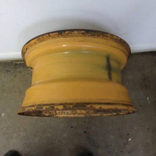 432641 | 8.25" x 16.5" | 2.5" & 6.75" Offset | 8 Bolt Rim | Gehl 4635 4640 4835 4840 |  | 134371