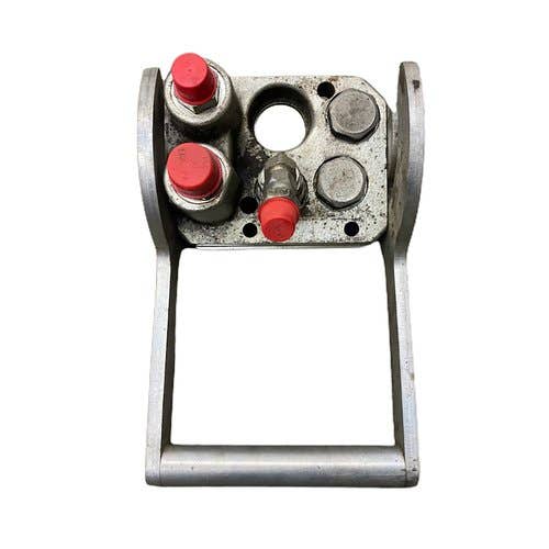 411788 | Header Supply Coupler Assembly | Challenger 520C 540C 540E 550C 560C 560E 660 660B 670 670B 680B | Fendt 9390R 9460R 9480R | Gleaner A66 A75 A76 A85 A86 R65 R66 R76 S67 S68 S77 S78 S96 S97 | Massey Ferguson |  | 71411315, 71411849 | 0504-009-30