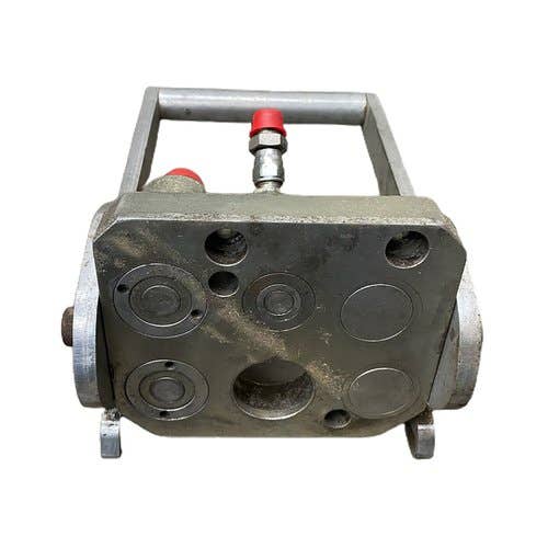 411788 | Header Supply Coupler Assembly | Challenger 520C 540C 540E 550C 560C 560E 660 660B 670 670B 680B | Fendt 9390R 9460R 9480R | Gleaner A66 A75 A76 A85 A86 R65 R66 R76 S67 S68 S77 S78 S96 S97 | Massey Ferguson |  | 71411315, 71411849 | 0504-009-30