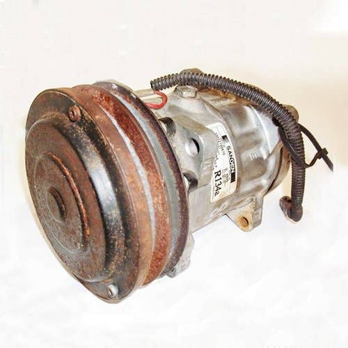 Used Air Conditioning Compressor fits Case IH fits New Holland fits Case fits Massey Ferguson fits Hesston fits McCormick fits Challenger fits AGCO Used Air Conditioning Compressor fits Case IH fits New Holland fits Case fits Massey Ferguson fits Hesston fits McCormick fits Challenger fits AGCO