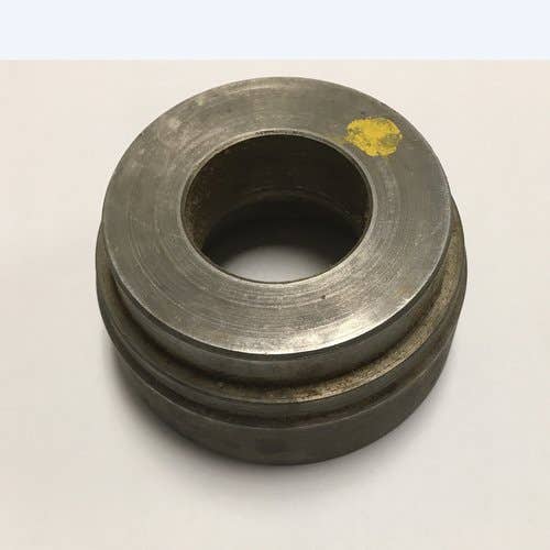 435088 | Bearing Housing w/o Bearings | John Deere 500A 500A 500C 500C 2510 2520 3010 3020 4000 4020 4320 |  | R53585