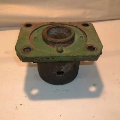 432097 | Bearing Quill | Front | John Deere 500 500 500A 500A 500B 500B 500C 500C 600 600 3020 4000 4020 |  | AR32713 | R33486