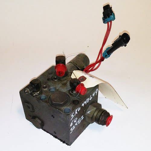 Used Bob - Tach Valve Assembly fits Bobcat A220 A300 S100 S130 S160 S175 S185 S205 S220 S300 S330 T190 T200 T300 S250 753 763 773 863 864 873 7161786