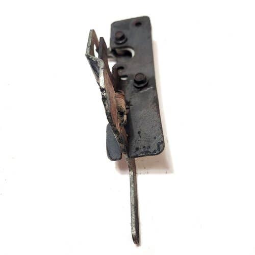 409861 | Rear Door Latch Assembly | Bobcat A220 T190 T200 553 751 753 763 773 863 864 873 883 963 |  | 6670867 | 6711664 6714210