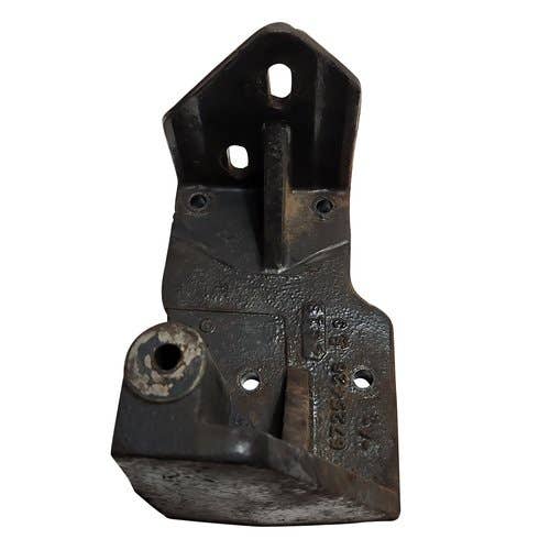 Used Alternator Bracket fits Bobcat A220 A300 S250 T200 863 864 873 883 7223764 6725428 Used Alternator Bracket fits Bobcat A220 A300 S250 T200 863 864 873 883 7223764 6725428