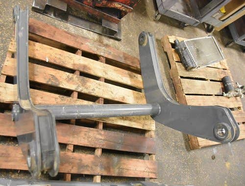 Used Boom Link Upper Assembly fits John Deere 326D 328D 329D 332D 333D AT353461 Used Boom Link Upper Assembly fits John Deere 326D 328D 329D 332D 333D AT353461