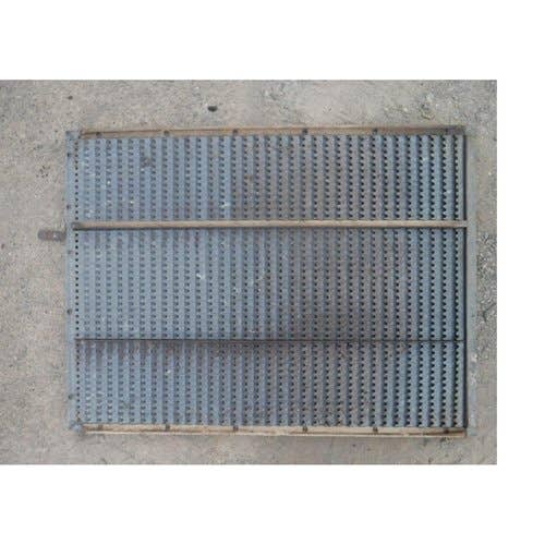 Used Bottom Chaffer Sieve fits Gleaner E E3 K A K2 71124931 Used Bottom Chaffer Sieve fits Gleaner E E3 K A K2 71124931
