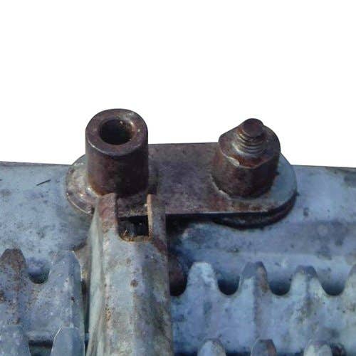 449476 | Bottom Sieve | John Deere 9600 9610 9650 9660 |  | AH130159