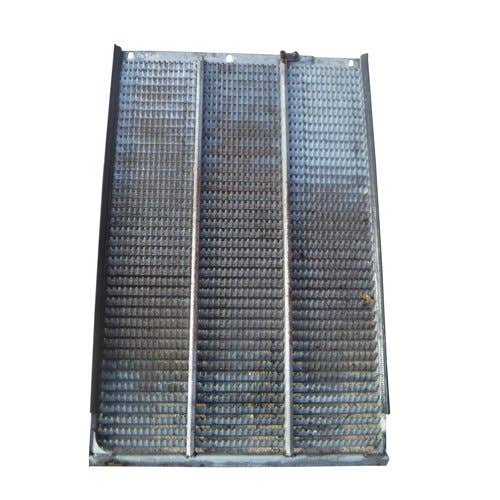 449476 | Bottom Sieve | John Deere 9600 9610 9650 9660 |  | AH130159