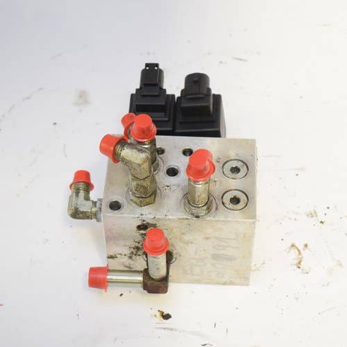 435096 | Brake Valve | Case TR270 TR310 TV380 | New Holland C227 C232 C238 |  | 84522943