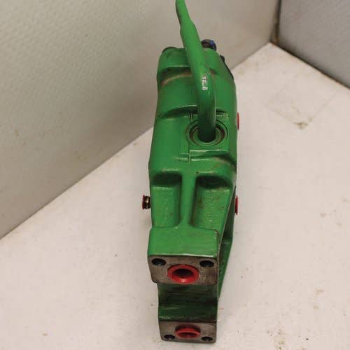 433315 | Breakaway Coupler | Straight | John Deere 7200R 7210R 7215R 7230R 7250R 7260R 7270R 7280R 7290R 7310R 8130 8225R 8230 8230T 8235R 8245R 8260R 8270R 8285R 8295R 8295RT 8310R 8310RT 8320R 8320RT 8330 8330T 8335R 8335RT |  | RE559660 | RE262016