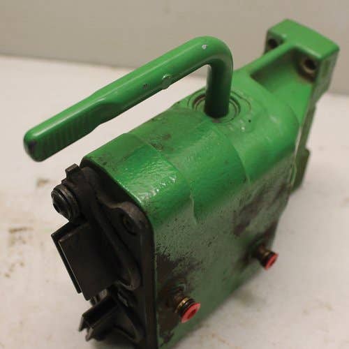 433316 | Breakaway Coupler | Upper | John Deere 7200R 7210R 7215R 7230R 7250R 7260R 7270R 7280R 7290R 7310R 8130 8225R 8230 8230T 8235R 8245R 8260R 8270R 8285R 8295R 8295RT 8310R 8310RT 8320R 8320RT 8330 8330T 8335R 8335RT 8345R |  | RE559661 | RE262017