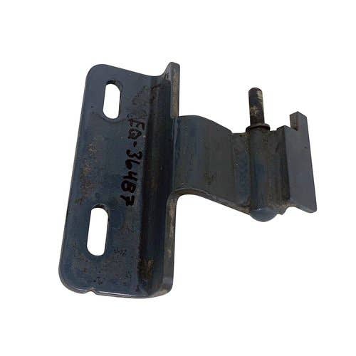 454662 | Cab Side Hinge | Gehl R190 R260 V270 V330 V400 |  | 244212