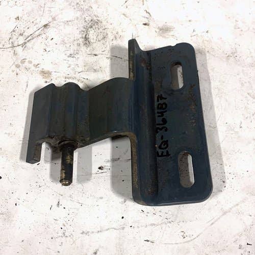 454662 | Cab Side Hinge | Gehl R190 R260 V270 V330 V400 |  | 244212