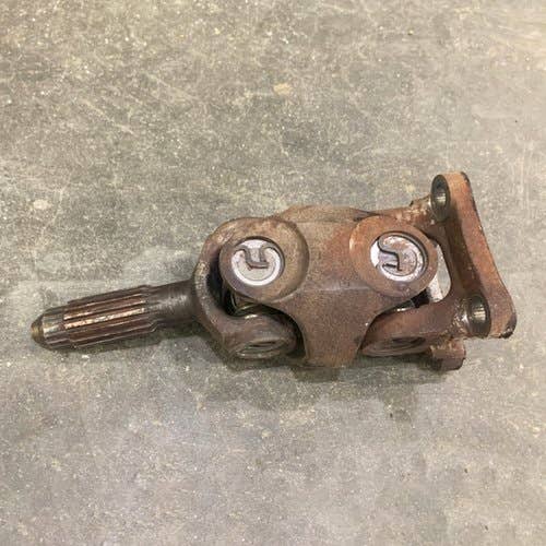 405911 | U-Joint Assembly |  | 1321056C1, 87302539 | 1321057C1 1321058C1