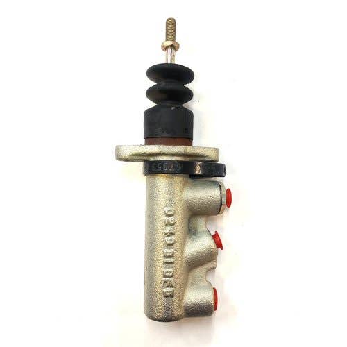 417683 | Brake Master Cylinder | Case IH AFX8010 5150 6150 7010 7120 7150 7230 7240 8010 8120 8230 8240 9010 9120 9230 9240 | New Holland CR920 CR940 CR960 CR970 CR980 CR6.80 CR6.90 CR6090 CR7.90 CR7090 CR8080 CR8090 CR8.90 |  | 84062326  | 84435867