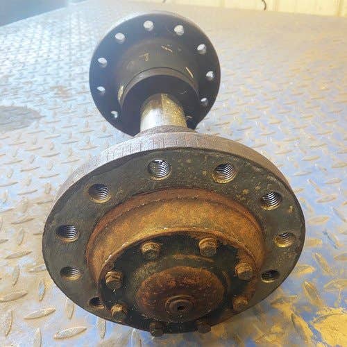 413939 | Spindle & Hub Assembly | Challenger 35 55 |  | 3601950, 3654870