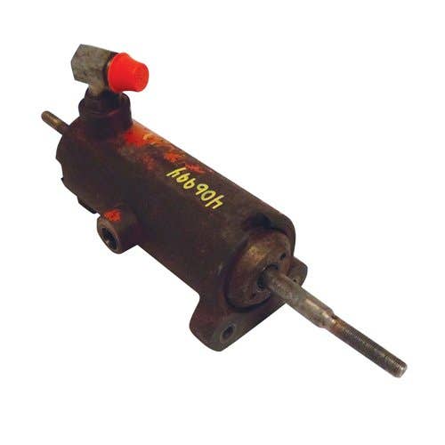 406994 | Clutch Booster Cylinder | International | Farmall | IH 786 886 986 1086 1486 1586 3088 3288 3388 3588 3688 3788 6388 6588 6788 |  | 113965C93