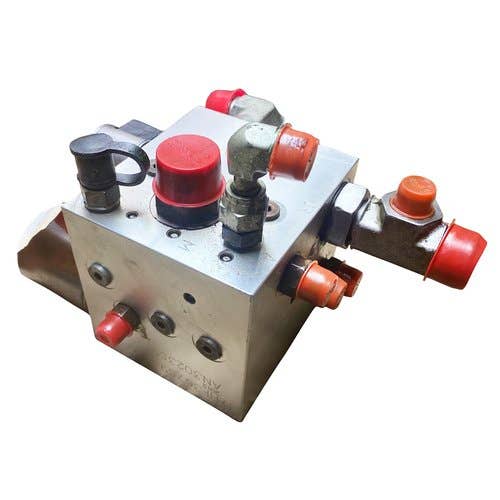 441220 | Combination Control Valve | John Deere 4730 4830 4920 |  | AN207383 | AN302359