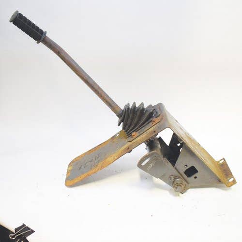 434926 | Control Lever Assembly | RH | New Holland L140 L150 LS140 LS150 |  | 86606173 | 86573243 | 87015330 | 86573170