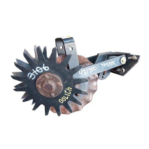 Used Coulter Row Cleaner Combo fits John Deere 1700 1750 1760 1760NT 1765 1765NT 1770 1770NT 1775 1775NT 7200 fits Kinze fits Yetter 2960/2637-115 Used Coulter Row Cleaner Combo fits John Deere 1700 1750 1760 1760NT 1765 1765NT 1770 1770NT 1775 1775NT 7200 fits Kinze fits Yetter 2960/2637-115