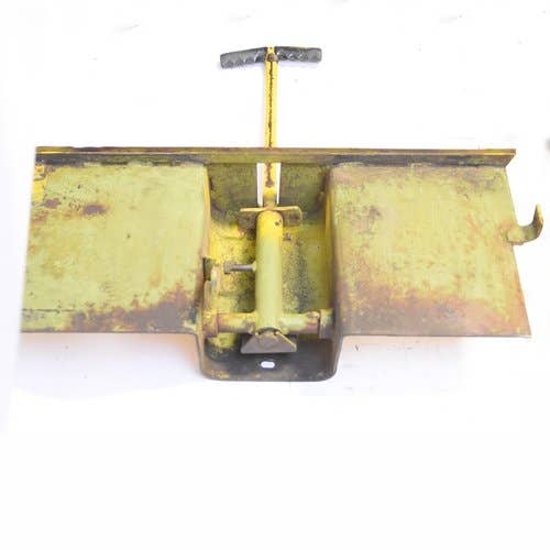 436952 | Cover Plate with T Handle | Mustang 342 |  | 330-33329 | 090-32309