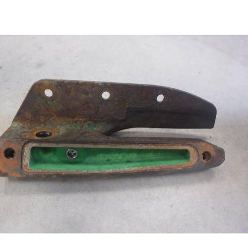 433575 | Cutterbar Cap | LH | John Deere 500R 916 926 936 946 956 990 990 990 994 995 |  | E95878