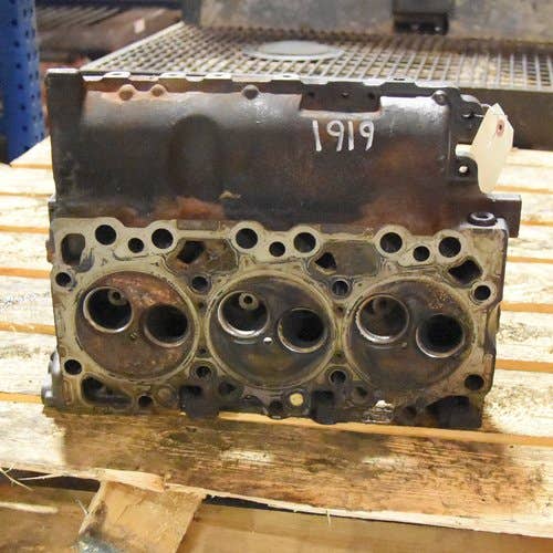 Used Cylinder Head fits New Holland C185 L180 L185 LS180 LS185 LT185B 4895802 4895808 Used Cylinder Head fits New Holland C185 L180 L185 LS180 LS185 LT185B 4895802 4895808