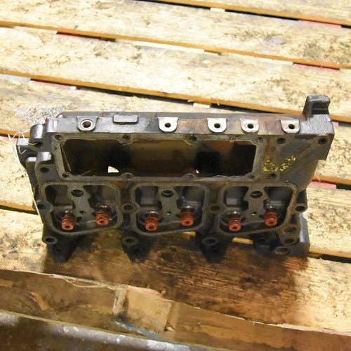 407085 | Cylinder Head | New Holland C185 L180 L185 LS180 LS185 LT185B |  | 4895808 | 4895802