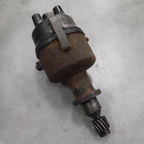 Used Distributer fits Oliver 500 fits Minneapolis Moline M5 M504 M602 M604 11A18984 fits Delco Remy 1112629 Used Distributer fits Oliver 500 fits Minneapolis Moline M5 M504 M602 M604 11A18984 fits Delco Remy 1112629