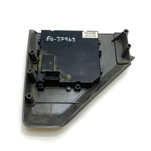 439413 | Deluxe Instrument Panel - Right Hand | Bobcat A220 A300 S130 S150 S160 S175 S185 S205 S250 S300 S330 T140 T180 T190 T200 T250 T300 T320 751 753 763 773 863 873 883 963 |  | 6686510 | 6672348 | 6688403