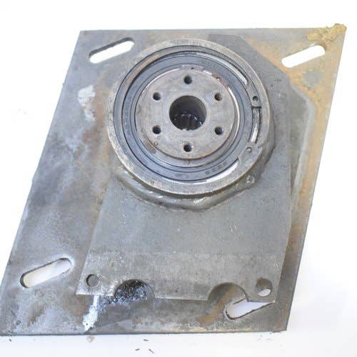 435565 | Drive Motor Mount Assembly | RH | Gehl SL4510 SL4610 SL4615 4510 4610 4615 |  | 76792
