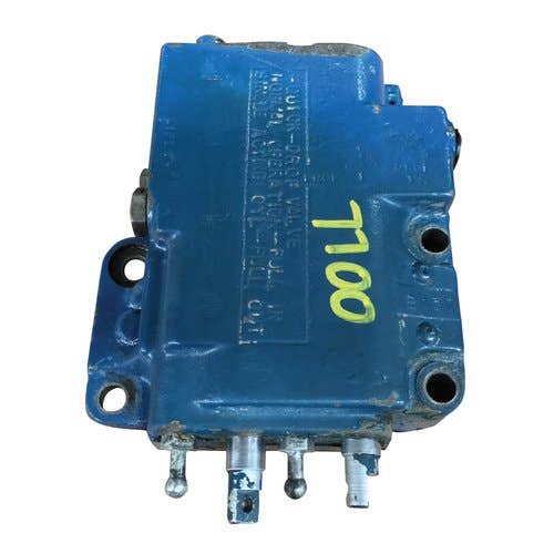 Used Dual Hydraulic Valve fits Ford 2000 2310 2600 2610 2810 2910 3000 3600 3610 3910 4000 4110 4600 4610 5000 5600 6600 6700 7000 7600 7700 83944762