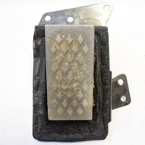 437039 | Electronic Foot Pedal | John Deere 318D 318E 319D 319E 320D 320E 323D 323E 326D 326E 328D 328E 329D 329E 332D 332E 333D 333E |  | AT352394