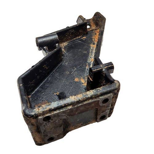 445467 | Engine Mount | Bobcat A300 S220 S250 S300 S330 T250 T300 T320 |  | 7109792
