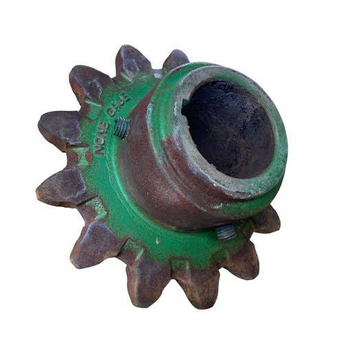 443027 | Feeder House Chain Drive Sprocket | John Deere S650 S660 S670 S670HM S680 S680HM S690 S690HM S760 S770 S780 S790 T550 T560 T660 T670 W540 W550 W650 W660 9670 STS 9770 STS 9870 STS |  | HXE123463 | H227474