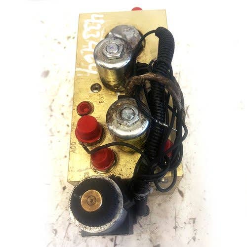433464 | Feeder Lift Valve | Case IH 7120 8120 9120 |  | 47533456