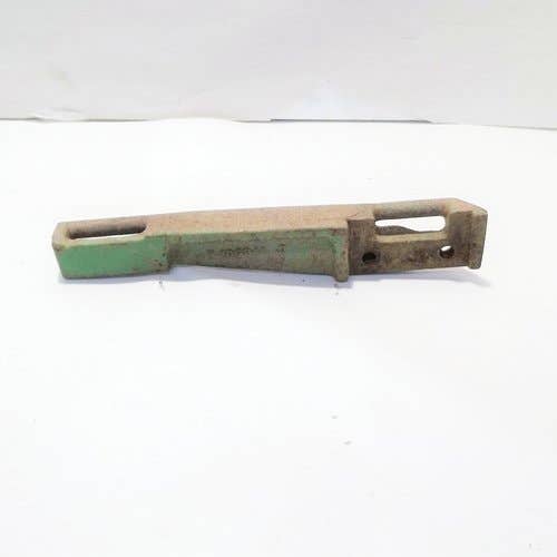 Used Fender Hinge LH fits John Deere 203 204 205 206 243 244 343 344 443 444 483 543 546 583 642 643 644 645 670 683 842 843 844 870 883 1243 H109941