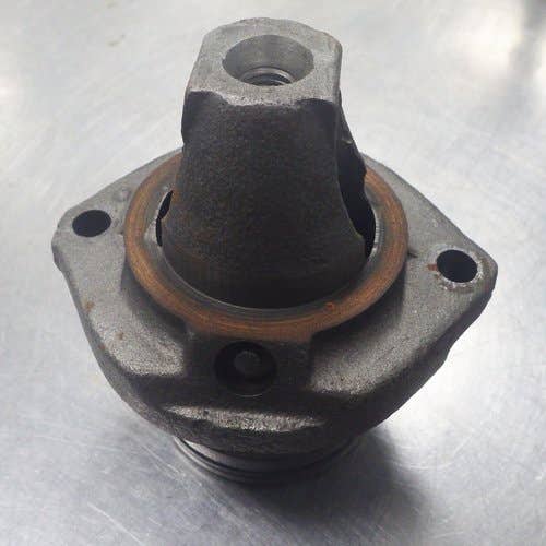 Used Filter Valve Housing fits John Deere 2510 2520 3020 4000 4020 4040 4050 4230 4240 4250 4430 4440 4450 4455 4620 4630 4640 4650 4755 4955 R54962 Used Filter Valve Housing fits John Deere 2510 2520 3020 4000 4020 4040 4050 4230 4240 4250 4430 4440 4450 4455 4620 4630 4640 4650 4755 4955 R54962