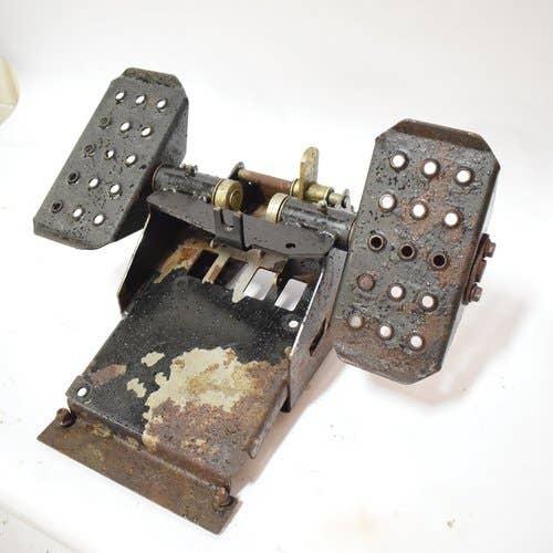 433976 | Foot Control Assembly | John Deere CT332 317 320 |  | AT322533 | AT322529 | AT322709 | KV15572 | T215554