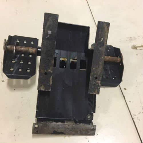 431831 | Foot Control Assembly | John Deere 240 250 |  | KV15572 | KV26788 | KV25529 | KV25786