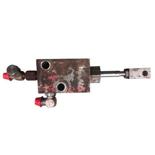 441500 | Foot & Inch Valve | Case IH 1620 1640 1660 1670 1680 1800 1822 1844 2022 2044 | International | Farmall | IH Hydro 70 Hydro 84 Hydro 86 268 454 474 544 574 656 666 684 685 686 1420 1470 2400 2500 2500 2544 2656 |  | 398705R91 | 398705R91