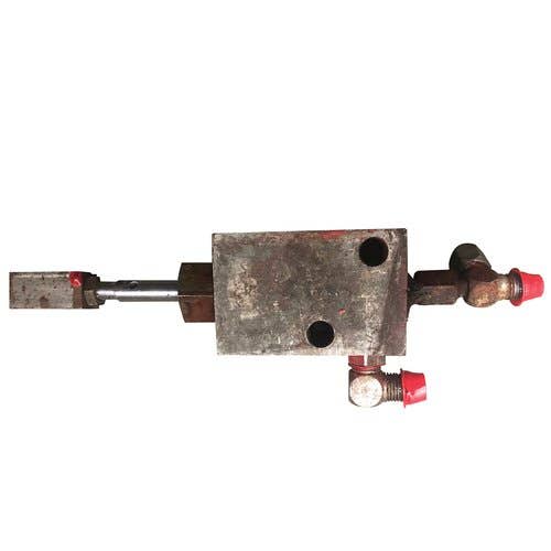 441500 | Foot & Inch Valve | Case IH 1620 1640 1660 1670 1680 1800 1822 1844 2022 2044 | International | Farmall | IH Hydro 70 Hydro 84 Hydro 86 268 454 474 544 574 656 666 684 685 686 1420 1470 2400 2500 2500 2544 2656 |  | 398705R91 | 398705R91
